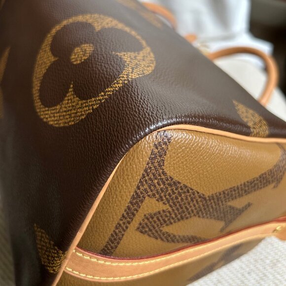 LOUIS VUITTON Reverse Monogram Giant Speedy Bandouliere 30 Bag - Picture 13 of 15